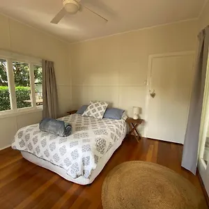 miss-bullens-cottage.queenslandhotels.net/